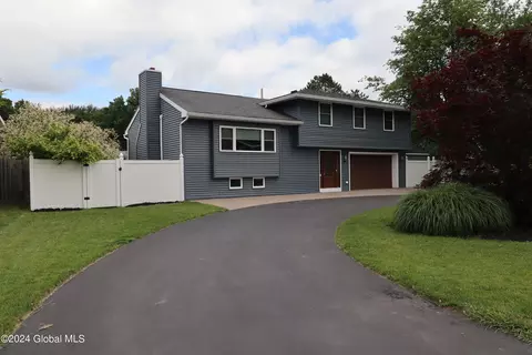 44 Nicholas Dr, Albany, NY 12205