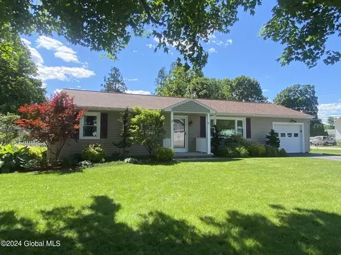 17 Spruce St, Hudson Falls, NY 12839