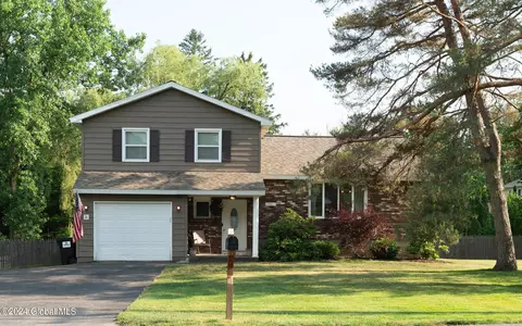 52 Glenridge Rd, Glenville, NY 12302