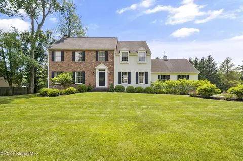 10 Carriage Hill Dr, Latham, NY 12110