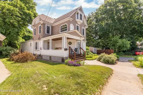 18 Monroe St, Glens Falls, NY 12801