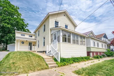 87 Catherine St, Saratoga Springs, NY 12866