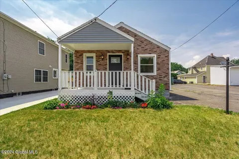 1 Palm St, Schenectady, NY 12306