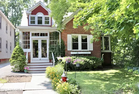 34 Magnolia Ter, Albany, NY 12209