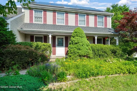 46 Balboa Dr, Latham, NY 12110