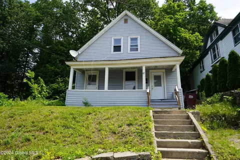 67 Montgomery St, Gloversville, NY 12078