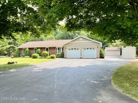 17 Kenney Way, Castleton On Hudson, NY 12033