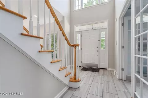 Entry Way - 45 Turnberry Dr, Slingerlands, NY 12159 photo 1 of 3