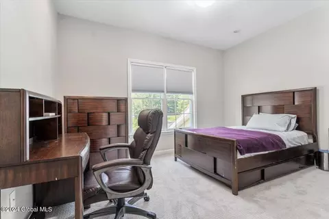 Bedroom - 45 Turnberry Dr, Slingerlands, NY 12159 photo 7 of 9