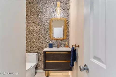 Bath - 45 Turnberry Dr, Slingerlands, NY 12159 photo 1 of 8