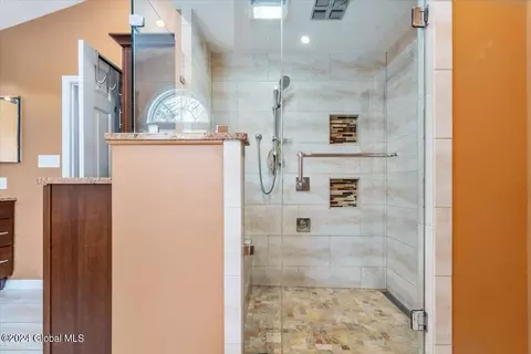Bath - 45 Turnberry Dr, Slingerlands, NY 12159 photo 6 of 8