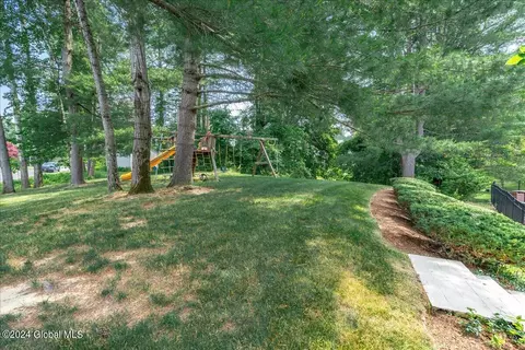 Exterior - 45 Turnberry Dr, Slingerlands, NY 12159 photo 4 of 7