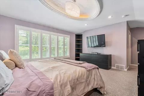 Bedroom - 45 Turnberry Dr, Slingerlands, NY 12159 photo 9 of 9