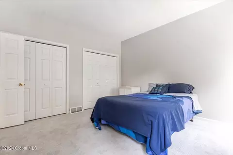 Bedroom - 45 Turnberry Dr, Slingerlands, NY 12159 photo 6 of 9