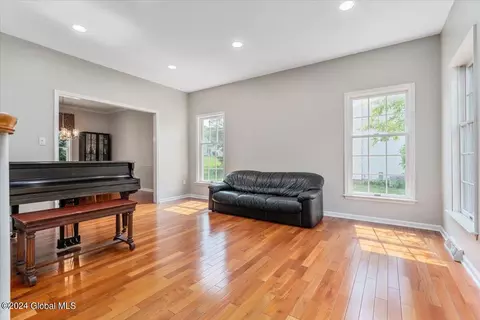 Living - 45 Turnberry Dr, Slingerlands, NY 12159 photo 1 of 5