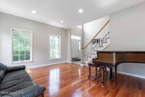 Living - 45 Turnberry Dr, Slingerlands, NY 12159 photo 2 of 5