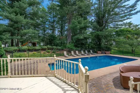 Exterior - 45 Turnberry Dr, Slingerlands, NY 12159 photo 7 of 7
