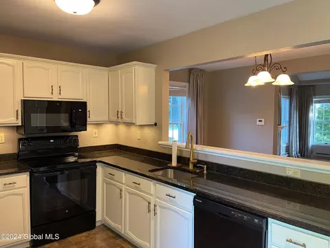 1 Mapleridge Ave, Halfmoon, NY 12065 photo 6