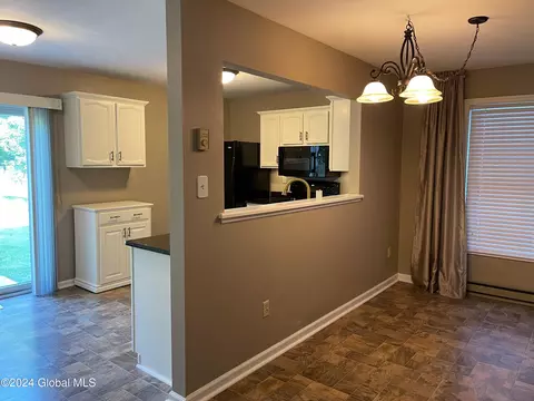 1 Mapleridge Ave, Halfmoon, NY 12065 photo 3