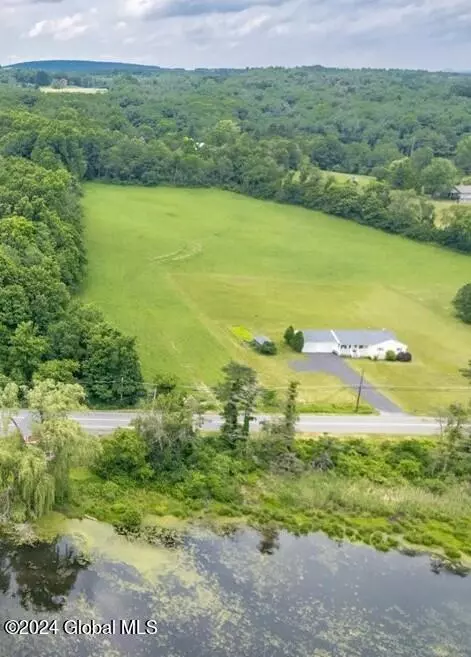377 Tamarac Rd, Troy, NY 12180
