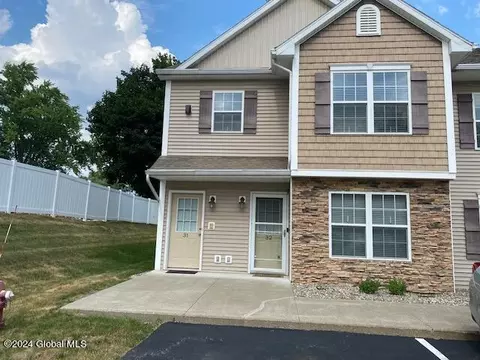 2000 Curry Rd #32, Schenectady, NY 12303