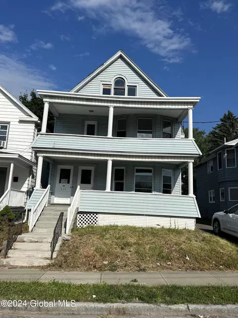 939 Dean St, Niskayuna, NY 12309
