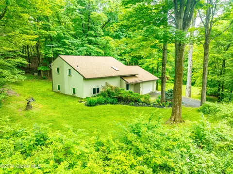 1067 Best Rd, East Greenbush, NY 12061