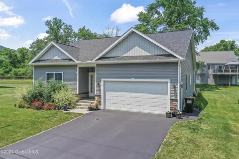 9 Lock St, Rotterdam Junction, NY 12150
