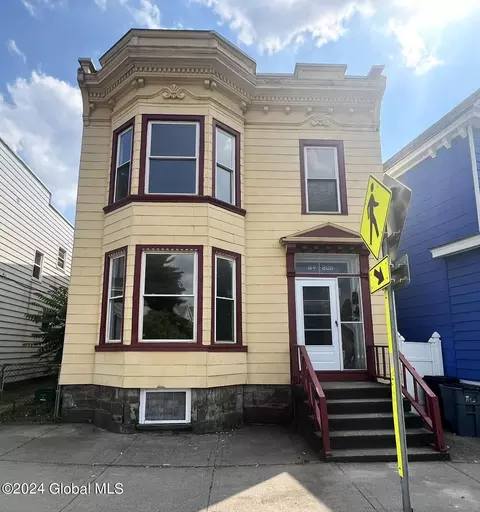 806 19th St, Watervliet, NY 12189