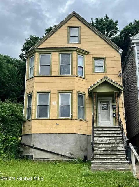 35 11th St, Troy, NY 12180