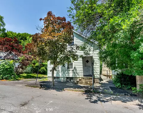 17 Bank St, Troy, NY 12180