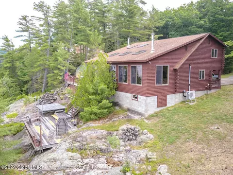 59 Loomis Ln, Adirondack, NY 12808