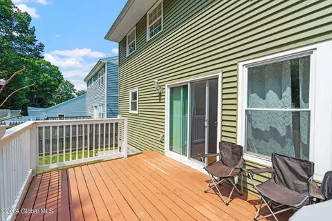 424 Chadwick Rd, Schenectady, NY 12304 photo 8