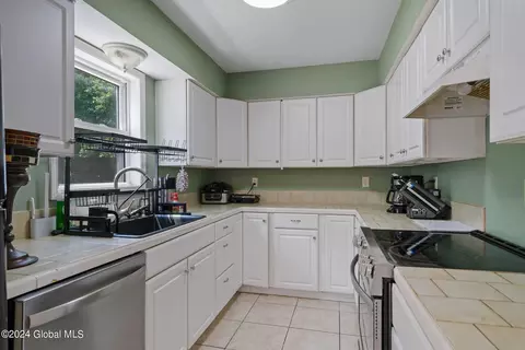424 Chadwick Rd, Schenectady, NY 12304 photo 13