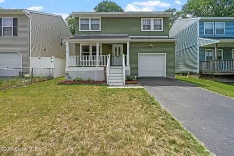 424 Chadwick Rd, Schenectady, NY 12304 photo 2