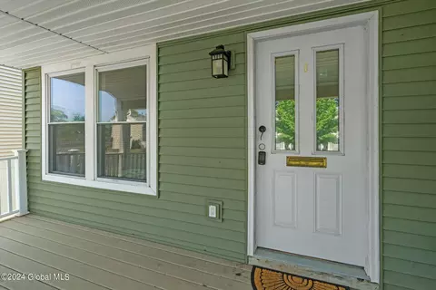 424 Chadwick Rd, Schenectady, NY 12304 photo 5