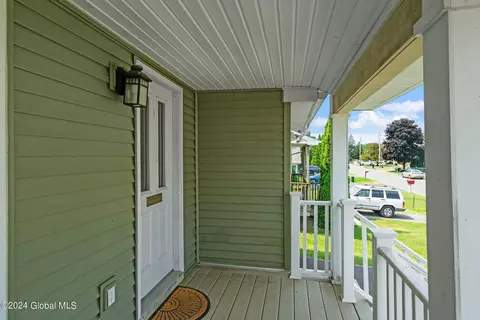 424 Chadwick Rd, Schenectady, NY 12304 photo 6