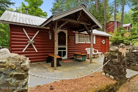 106 Tamarack Ln, Indian Lake, NY 12842