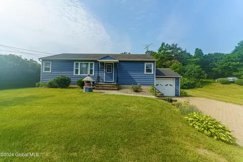 7 Green Hill Rd, Rensselaer, NY 12144