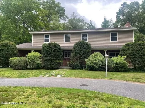 312 W Highland Dr, Schenectady, NY 12303