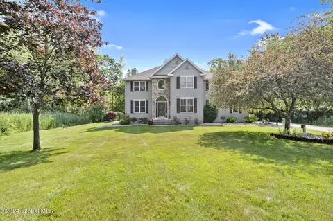 12 Morningdale Ct, Ballston Lake, NY 12019