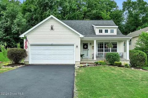 29 Revere Run, Mechanicville, NY 12118