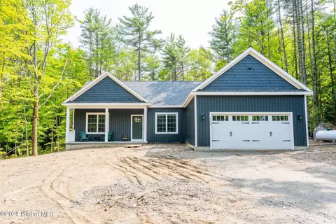 16 Linda Ct, Schroon Lake, NY 12870