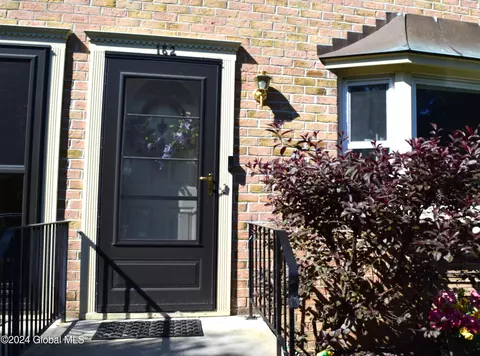182 Williamsburg Ct, Albany, NY 12203