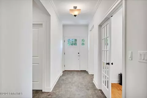 Entry Way - 185 Rockefeller Rd, Delmar, NY 12054 photo 3 of 5