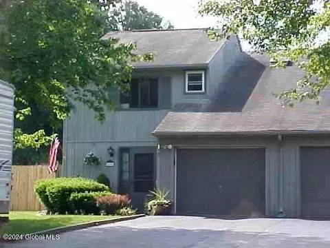 10 Woodbine Dr # A, Clifton Park, NY 12065