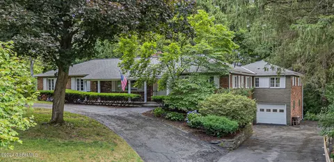 2489 Hilltop Rd, Niskayuna, NY 12309
