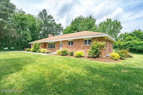 3 Jones Rd, Clifton Park, NY 12065