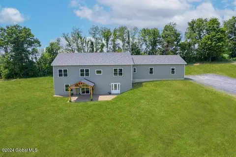281 Hayes Rd, Schaghticoke, NY 12154