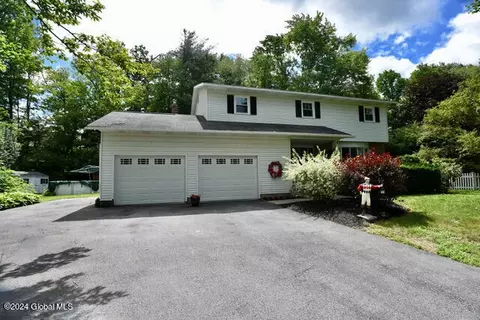 626 Cindy Ln, Ballston Spa, NY 12020